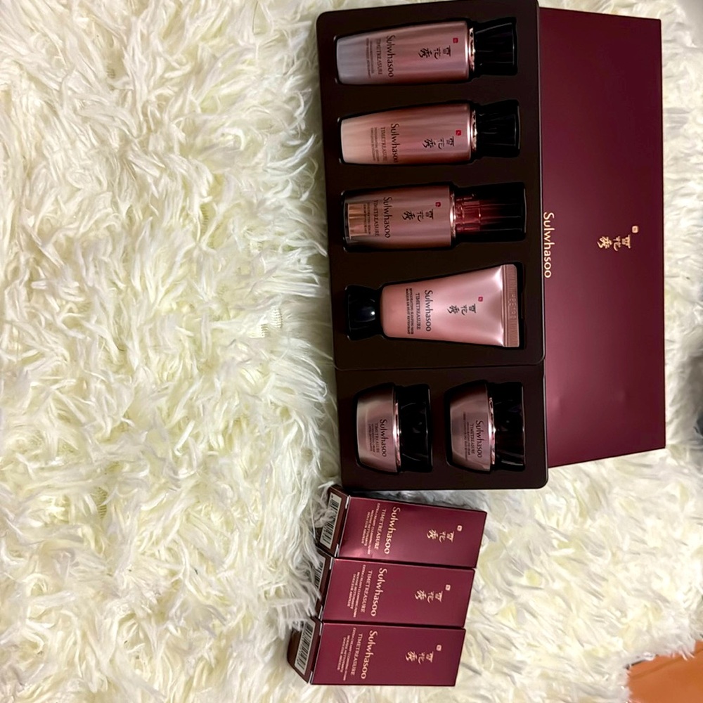 Sulwhasoo Timetreasure Kit 6 items + 3 Cleansing foam tubes